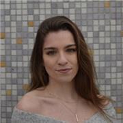 Estudiante, con vocación de enseñar matemáticas o economia a niños